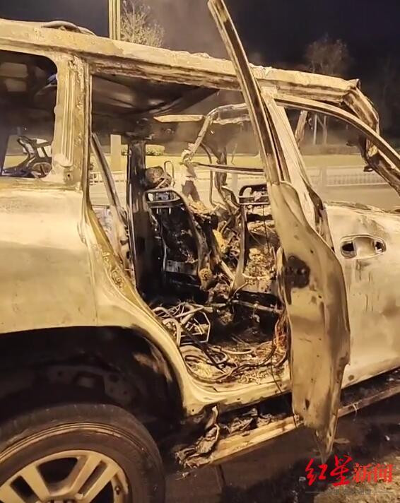 西安越野车爆料事故新闻,惊魂瞬间，多车连环相撞，现场惨烈！