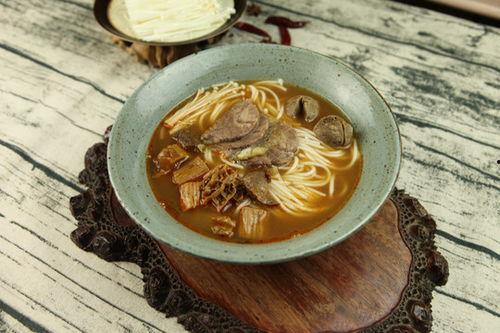 东坡爆料酸菜粉吃货视频,酸菜粉美食探秘，吃货视频带你领略地道美味